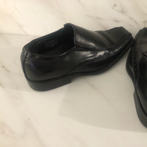 Shoe - Picture 2 of 4